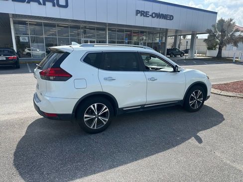 Used 2017 Nissan Rogue SL w/ SL Premium Package image 4