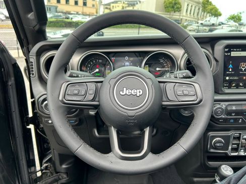 Used 2023 Jeep Wrangler Unlimited w/ Sun & Screen Package image 26