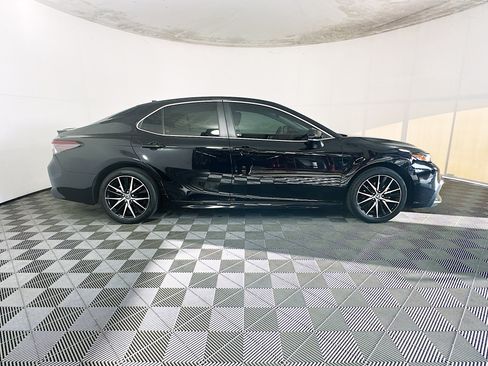 Used 2023 Toyota Camry SE w/ Convenience Package FWD image 2