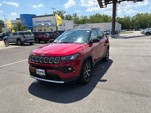 Used 2025 Jeep Compass Limited AWD/4WD image 4