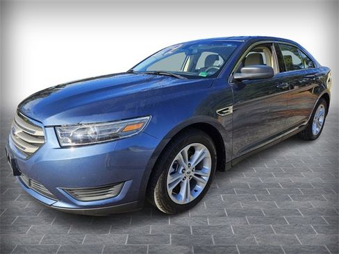 Used 2018 Ford Taurus SE image 3