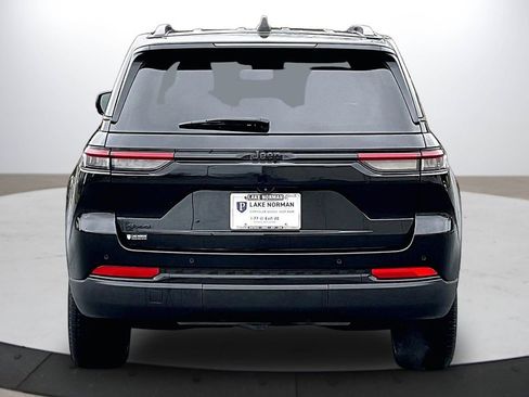 Certified 2023 Jeep Grand Cherokee Altitude image 8