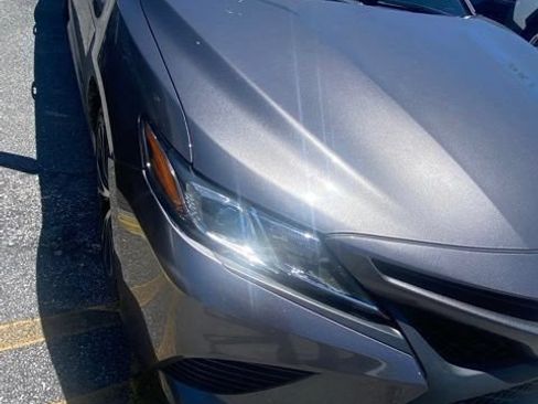 Used 2020 Toyota Camry SE FWD image 8