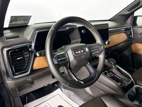 Used 2024 GMC Canyon AT4 w/ AT4 Premium Package AWD/4WD image 9