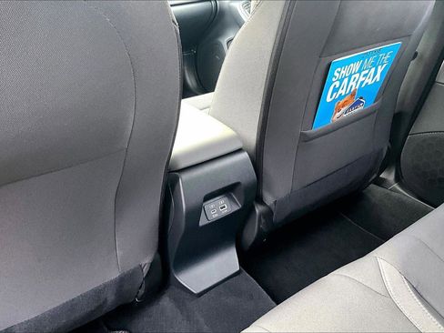 Used 2025 Subaru Crosstrek 2.0i Premium image 30