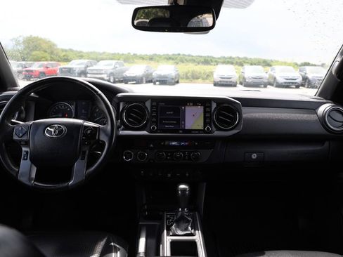 Used 2020 Toyota Tacoma TRD Off-Road w/ TRD Premium Off Road Package AWD/4WD image 14