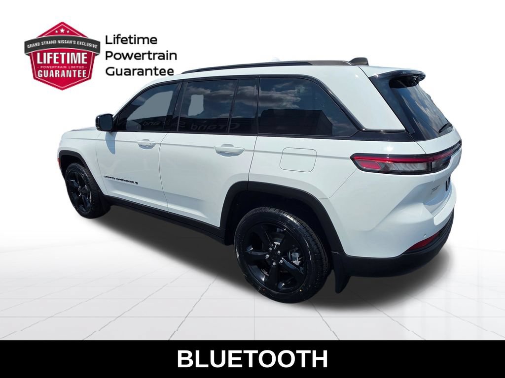 Used 2023 Jeep Grand Cherokee Altitude RWD image 3