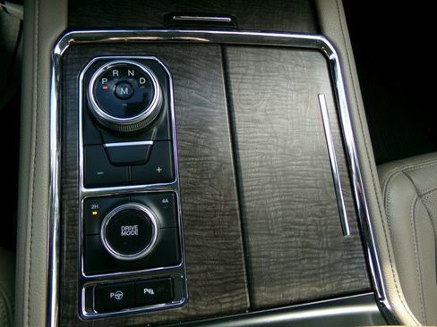 Used 2020 Ford Expedition Limited w/ Equipment Group 302A image 22