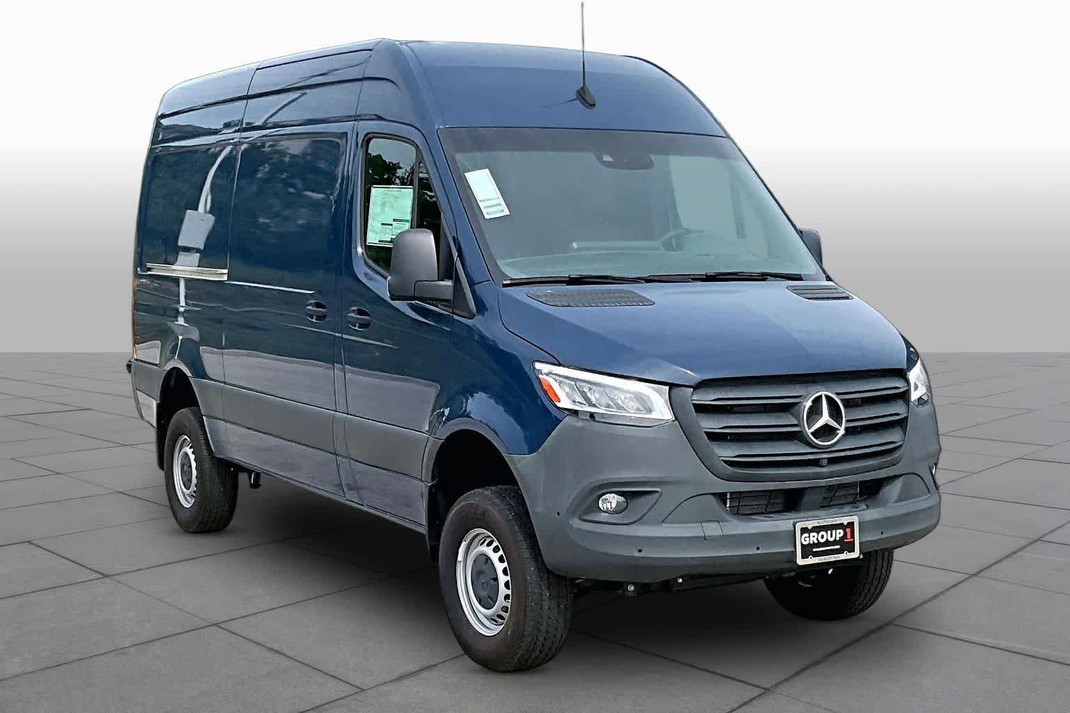 Used 2024 Mercedes-Benz Sprinter 2500 image 2