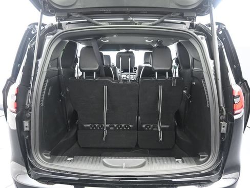 Used 2026 Chrysler Pacifica Select FWD image 27