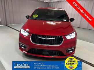 New 2026 Chrysler Pacifica Select video 2