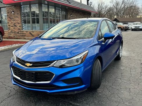 Used 2017 Chevrolet Cruze LT w/ Convenience Package image 4
