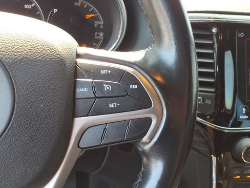 Used 2019 Jeep Grand Cherokee Altitude AWD/4WD image 18