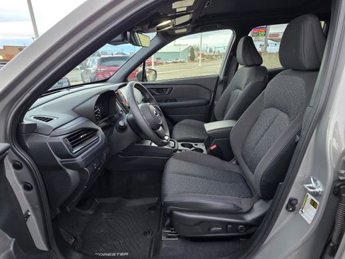 Used 2025 Subaru Forester Premium w/ Convenience Package #1 image 4
