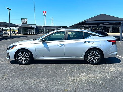 Used 2025 Nissan Altima 2.5 SV FWD image 5