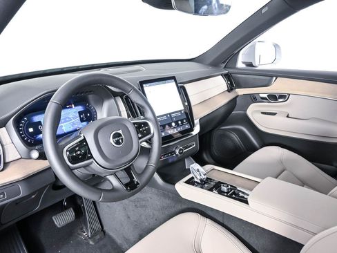 New 2026 Volvo XC90 B6 Plus w/ Protection Package Premier AWD/4WD image 4