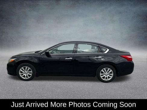 Used 2016 Nissan Altima 2.5 S w/ Power Driver Seat Package image 2