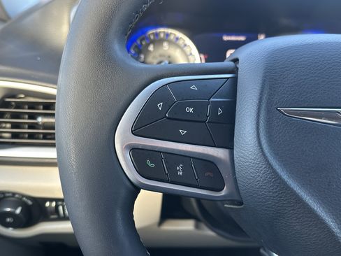 Used 2022 Chrysler Pacifica Touring-L image 23