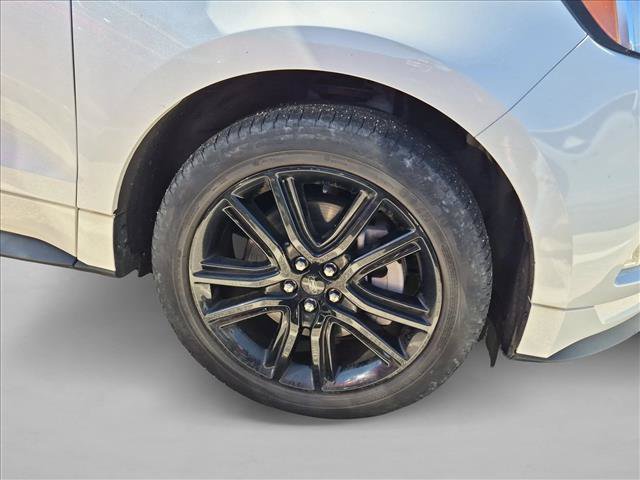 Used 2022 Ford Edge ST-Line w/ Class II Trailer Tow Package AWD/4WD image 4