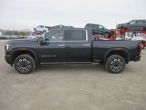 New 2026 GMC Sierra 2500 Denali Ultimate AWD/4WD image 9