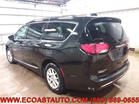 Used 2020 Chrysler Pacifica Touring-L image 6