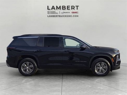 Used 2025 Chevrolet Traverse LT image 6