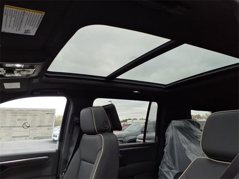 New 2026 Chevrolet Suburban Premier image 8