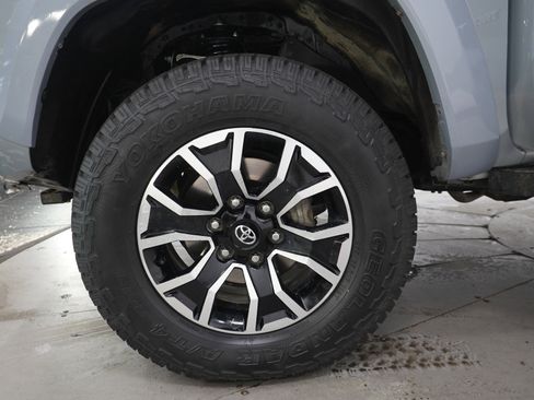 Used 2021 Toyota Tacoma TRD Sport AWD/4WD image 30