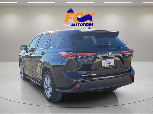 Used 2023 Toyota Highlander L image 3