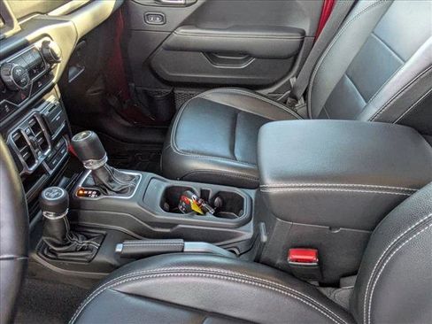 Used 2022 Jeep Wrangler Unlimited Sahara w/ Cold Weather Group image 17