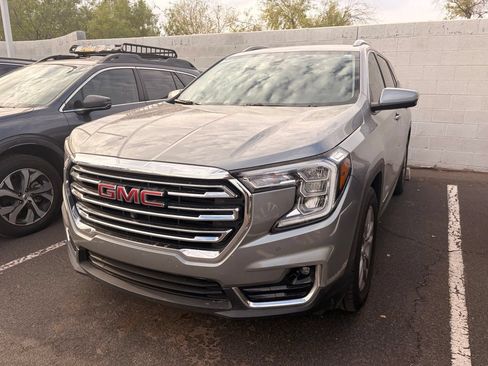 Used 2024 GMC Terrain SLT w/ Infotainment Package II FWD image 2