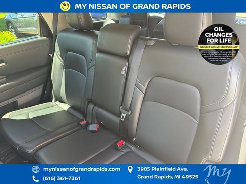 Used 2025 Nissan Pathfinder SL AWD/4WD image 30
