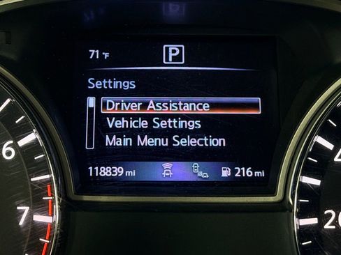 Used 2020 Nissan Pathfinder Platinum image 16