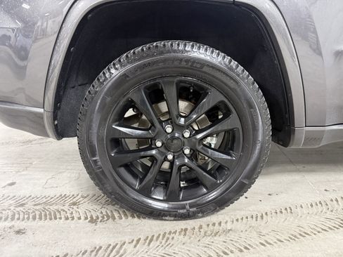 Used 2021 Jeep Grand Cherokee Laredo X RWD image 8