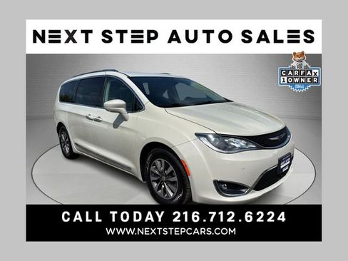 Used 2019 Chrysler Pacifica Touring-L Plus w/ Advanced Safetytec Group FWD image 1