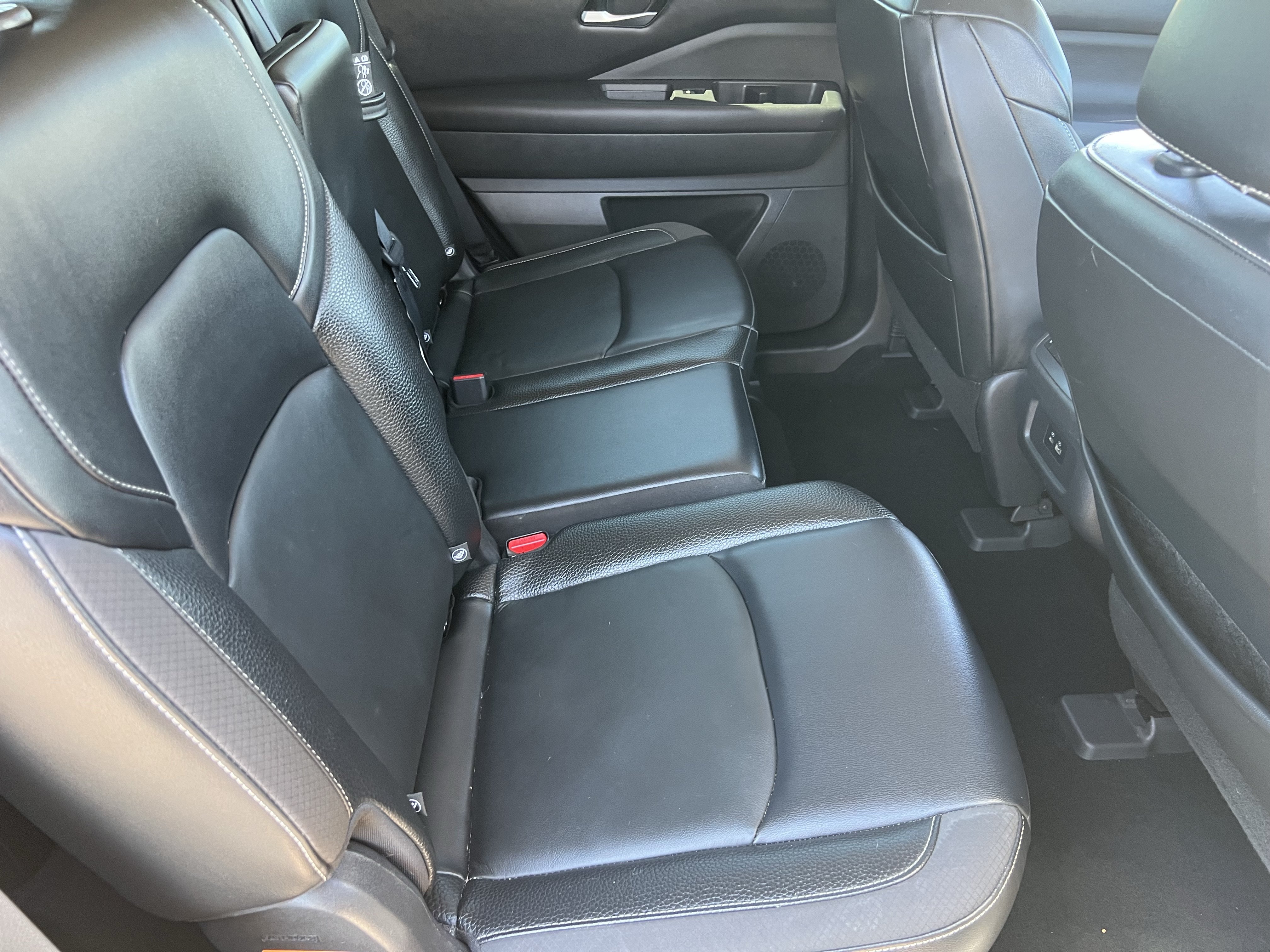 Used 2022 Nissan Pathfinder SL FWD image 12