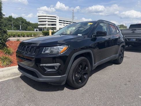 Used 2018 Jeep Compass Latitude w/ Popular Equipment Group FWD image 1