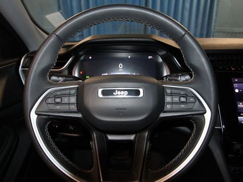 Used 2024 Jeep Grand Cherokee L Laredo image 11
