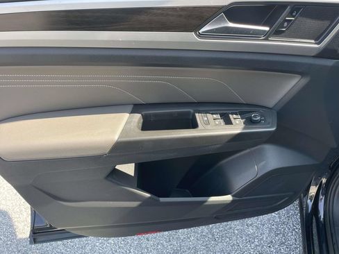 Used 2022 Volkswagen Atlas SE w/ Panoramic Sunroof Package AWD/4WD image 8