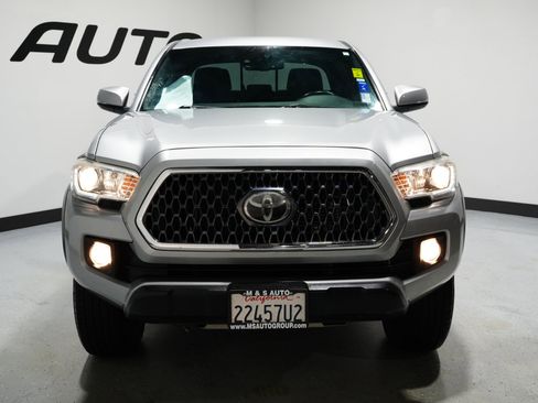 Used 2019 Toyota Tacoma TRD Off-Road image 2
