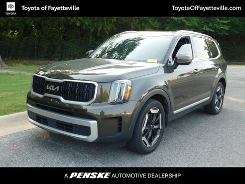 Used 2023 Kia Telluride EX w/ EX Captain's Chair Package FWD image 1
