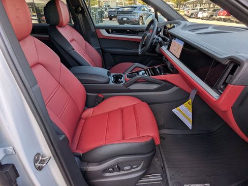 New 2026 Porsche Cayenne image 24