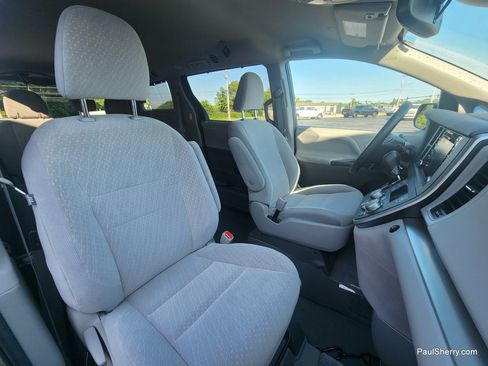 Used 2020 Toyota Sienna LE FWD image 53
