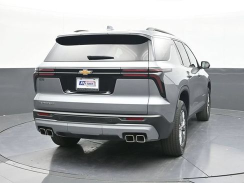 Used 2025 Chevrolet Traverse LT w/ Driver Confidence Package FWD image 12