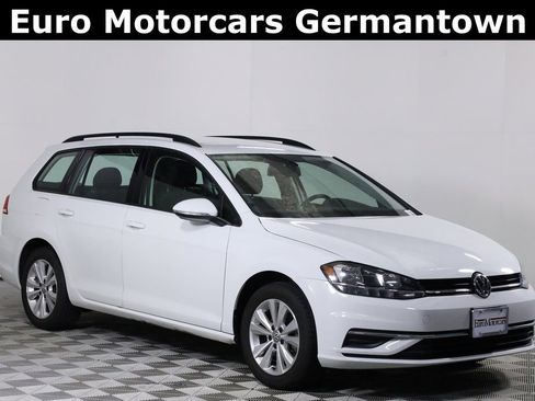 Used 2018 Volkswagen Golf S image 1