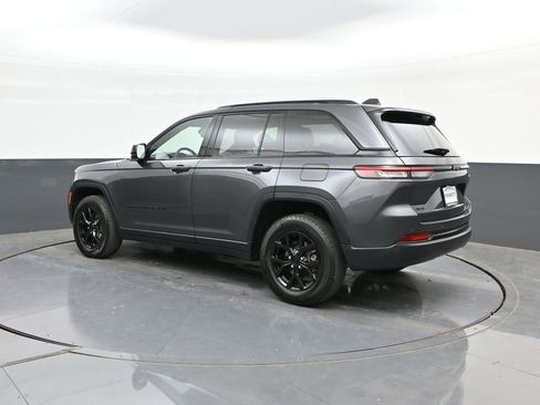 Used 2024 Jeep Grand Cherokee Altitude image 5