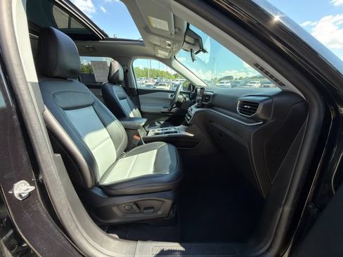 Used 2023 Ford Explorer XLT w/ Equipment Group 202A AWD/4WD image 9