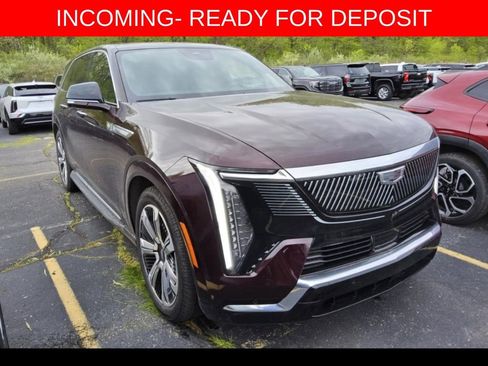 Used 2025 Cadillac Escalade IQ Luxury 2 w/ LPO, Premium Carpet Package AWD/4WD image 9