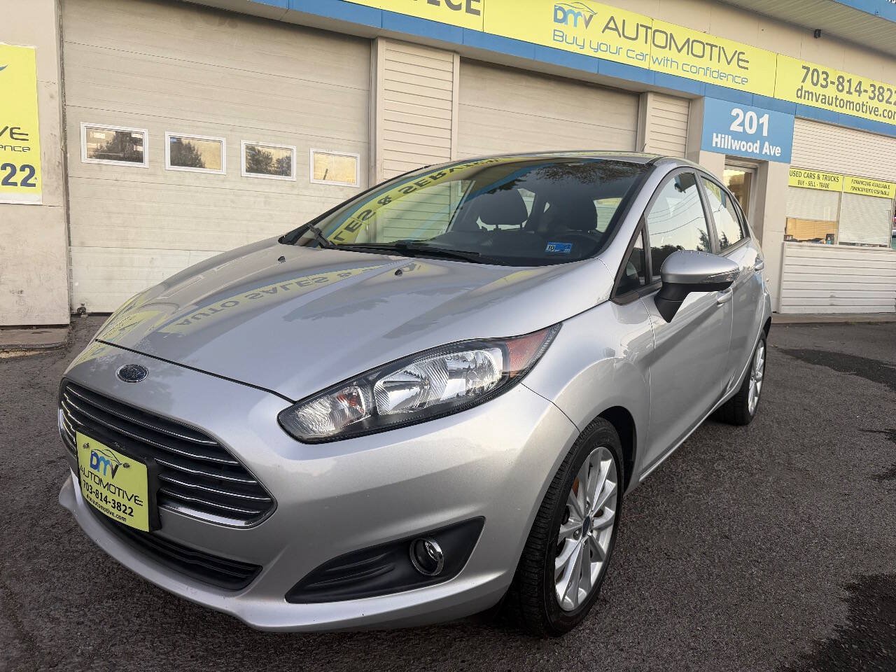 Used 2014 Ford Fiesta SE w/ Equipment Group 201A FWD image 2