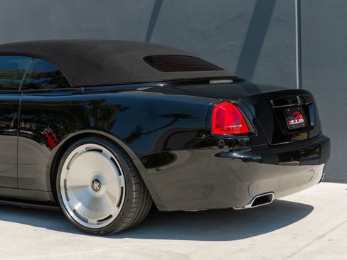 Used 2019 Rolls-Royce Dawn RWD image 26